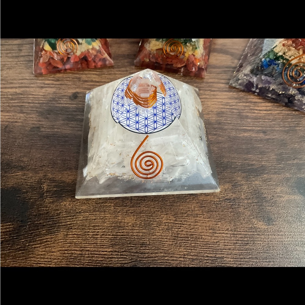 Small Chakra energy rainbow Pyramid